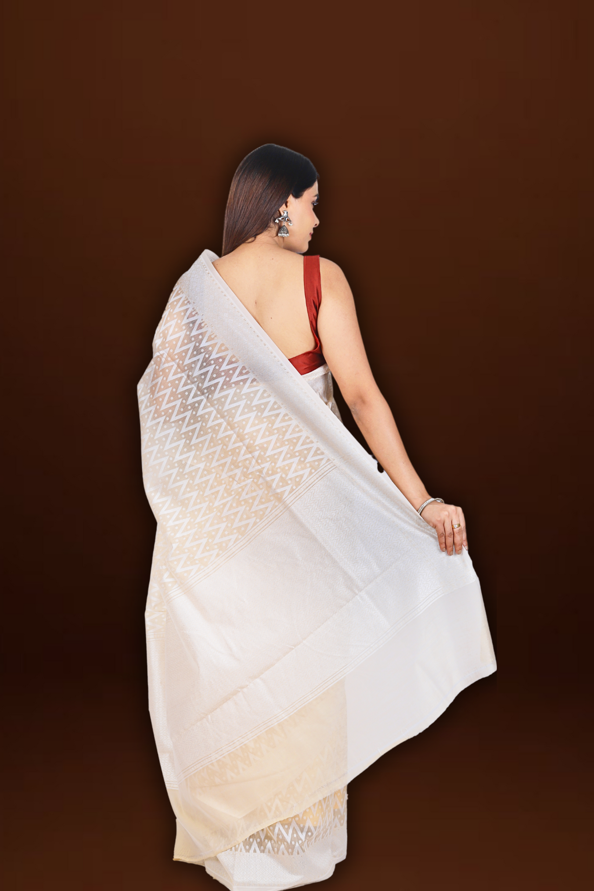 Elegant Contrast: Off-White Chanderi Silk Cotton Saree with Magenta Zari Border