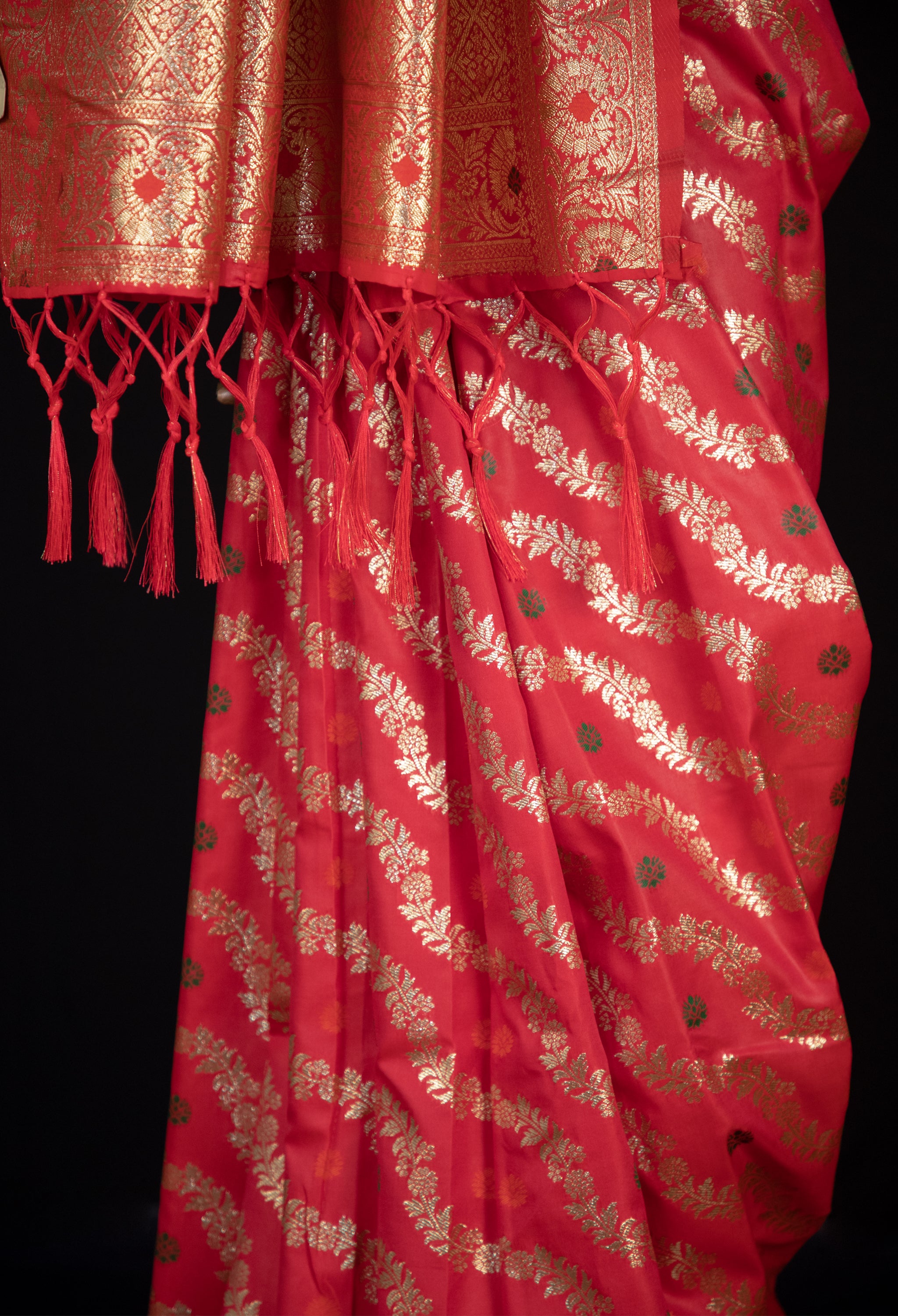 Pink Semi Silk sarees with Lehariya  Pattern all over
